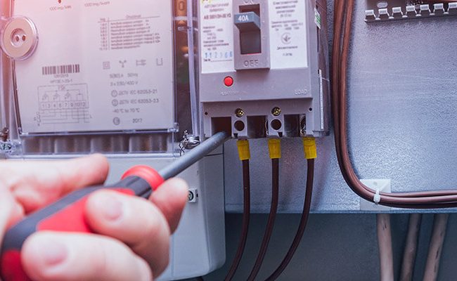 Mitarbeiter bei Prüfung